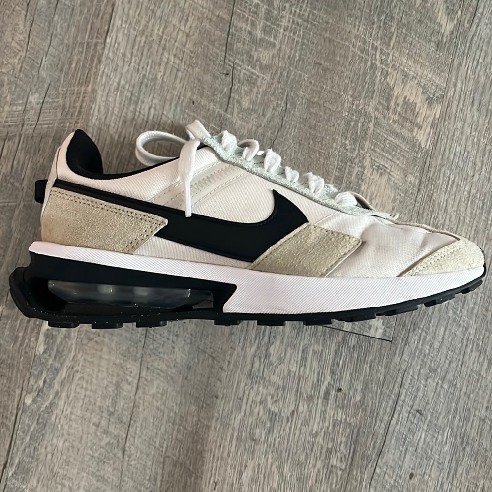 Nike pre-day sneaker